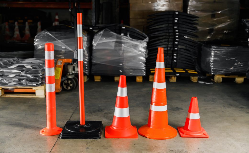 Дорожные конусы, вехи и столбики