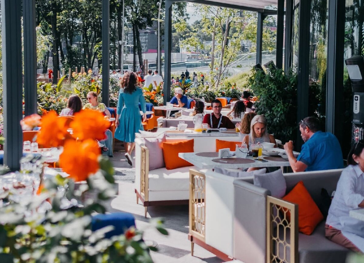 Ресторан "Восход" в парке Зарядье - гармоничное сочетание природы и дизайна.