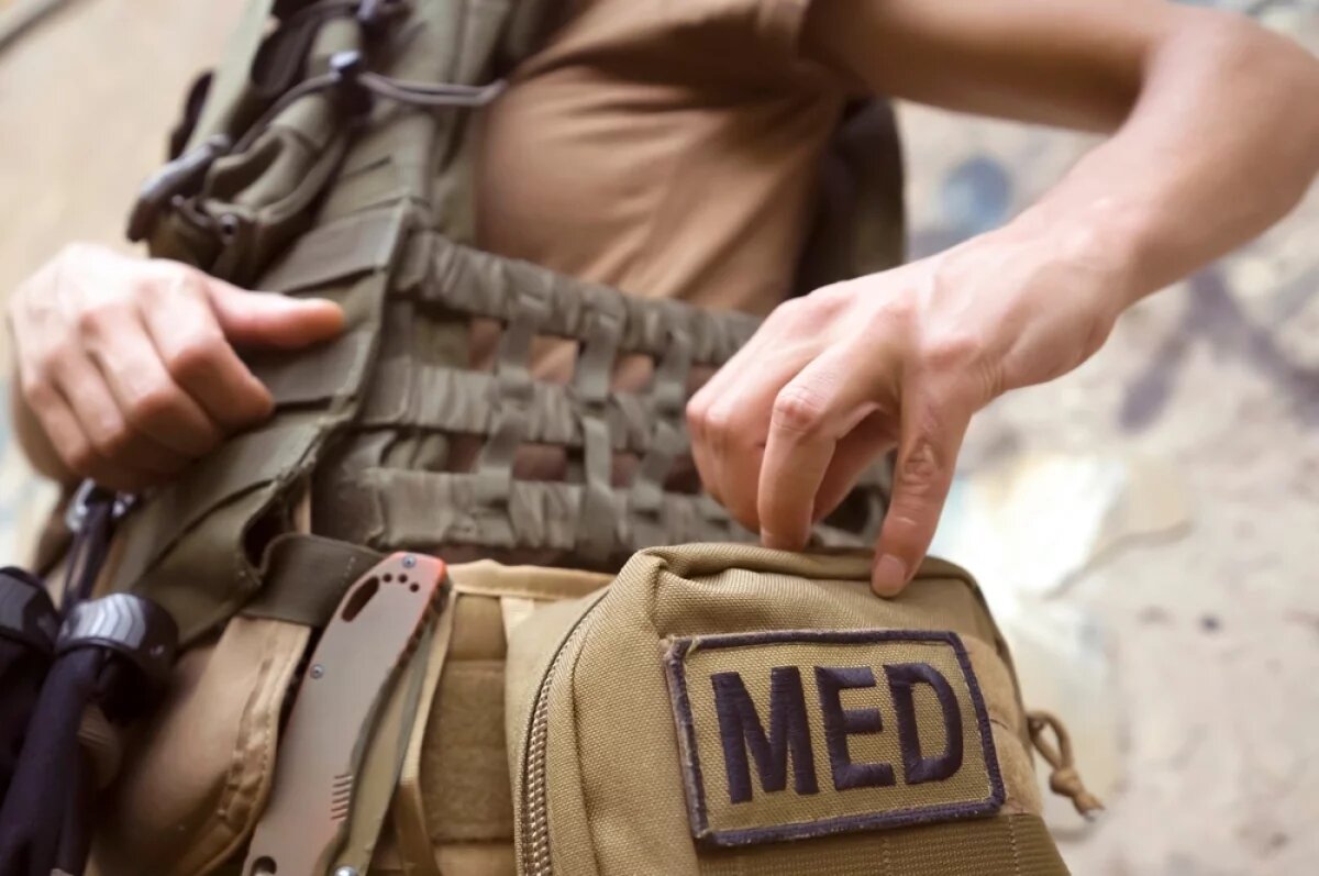    Те женщины, кто был санитарками или медиками, выходят на передовые позиции.