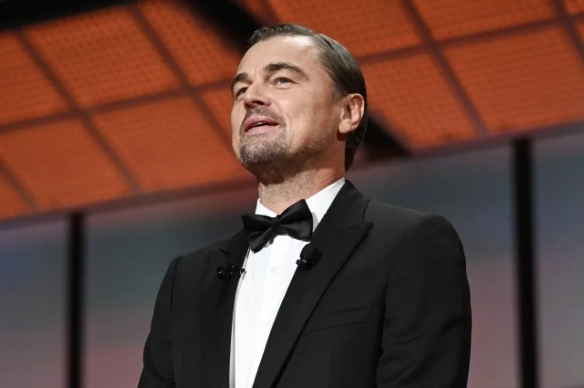    Фотографы поймали Ди Каприо за поцелуем с моделью Черетти на яхте в Испании