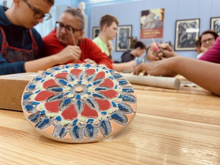    В Оренбурге стартовала программа «Инклюзия-арт» для подростков-аутистов «О»