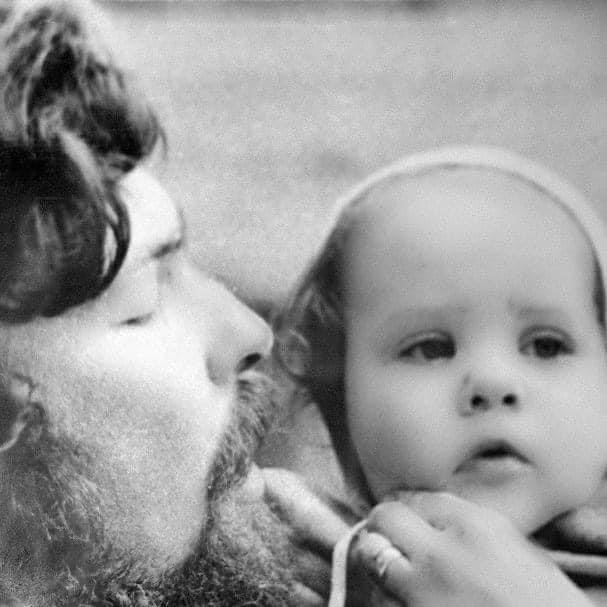 На руках у папы. Кишинев, 1981 год.