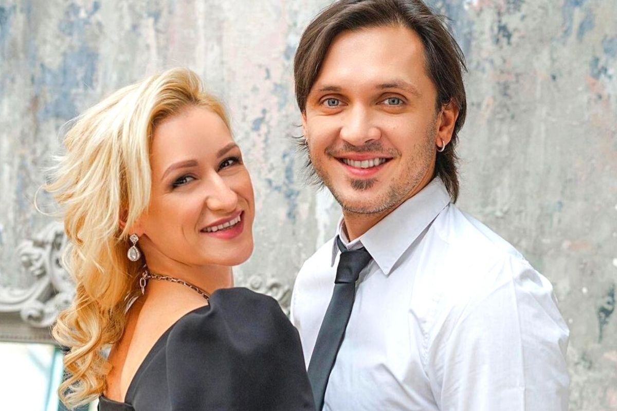     «10 лет как муж и жена»: Татьяна Волосожар в годовщину свадьбы показала фото страстного поцелуя с Максимом Траньковым