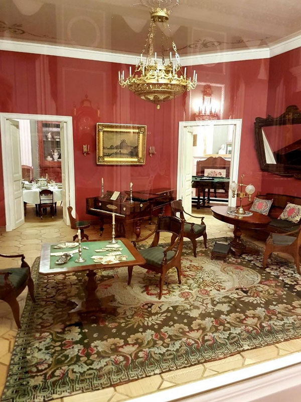 Это правда игрушечный (кукольный) домик!