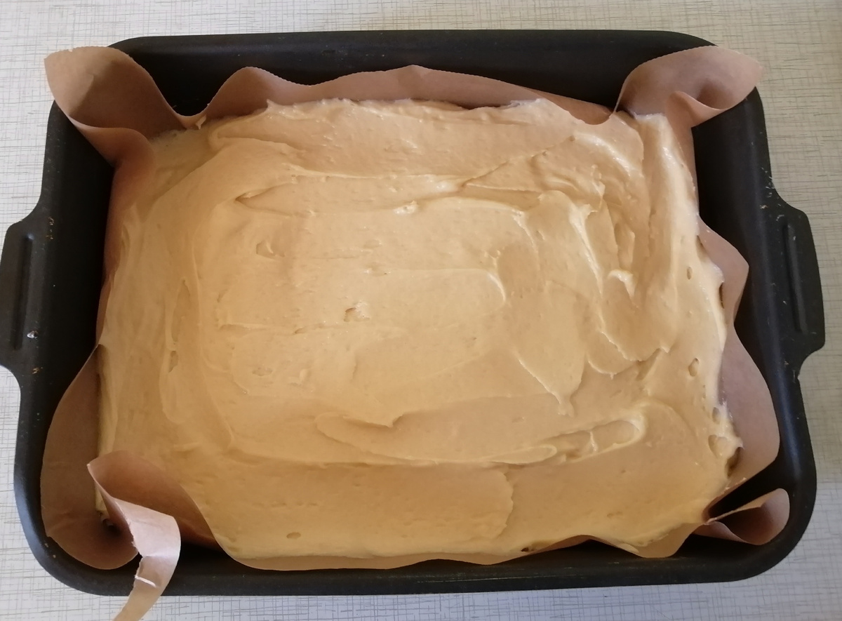 Тесто получается очень нежным. В процессе выпечки хорошо поднимается. 