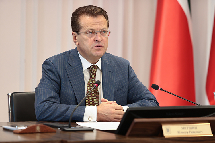    Ильсур Метшин: «Оставшиеся до праздника две недели буквально нашпигованы мероприятиями».   
Фото: kzn.ru