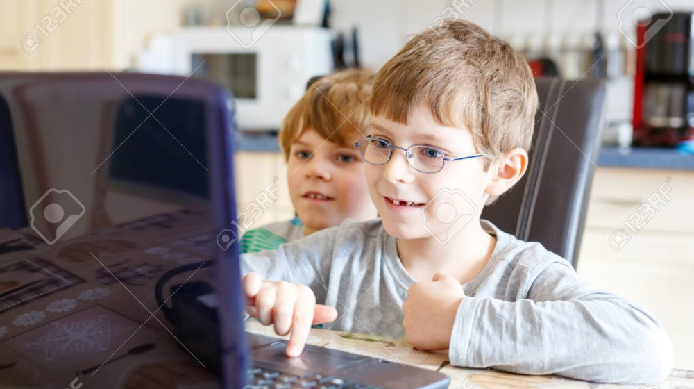    Почему дети верят в фейковые исследования о COVID