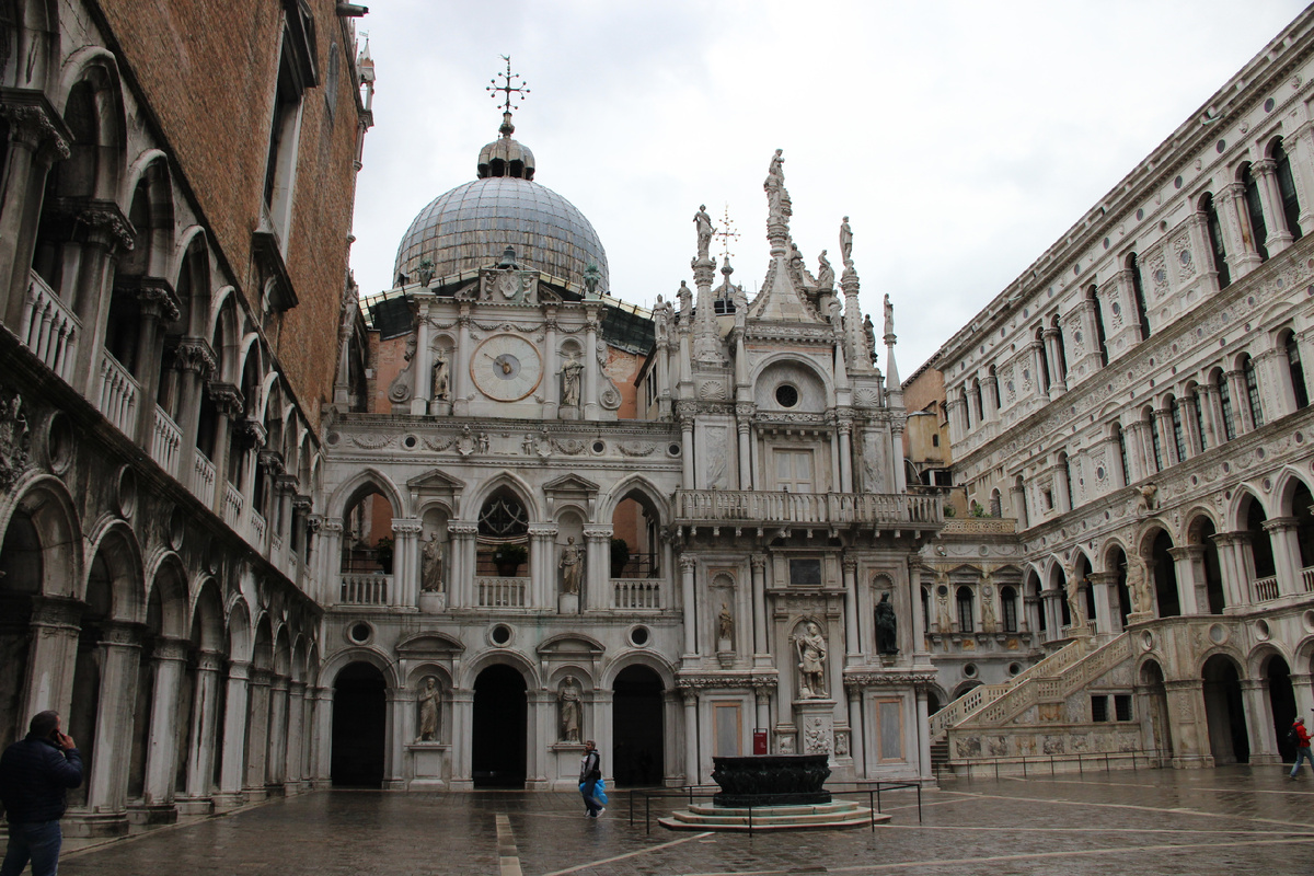 Внутренний двор дворца Дожей