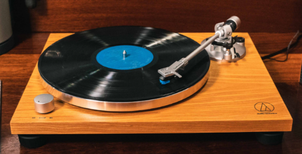 AT-LPW30TK (здесь и далее в этой публикации фотографии с сайта audio-technica.ru) 