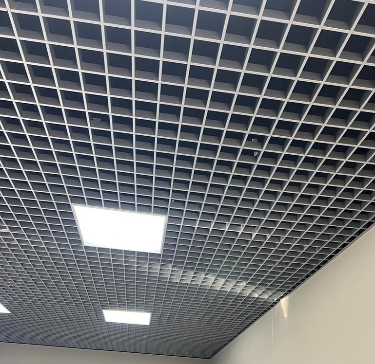 Потолок Грильято в гараже