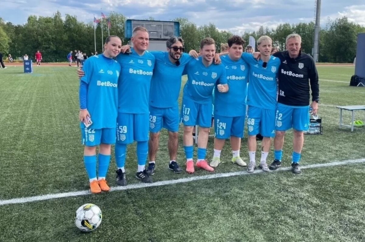    Команда «БроукБойз» уже давно играет, по словам футболистов, все они притёрлись друг к другу.