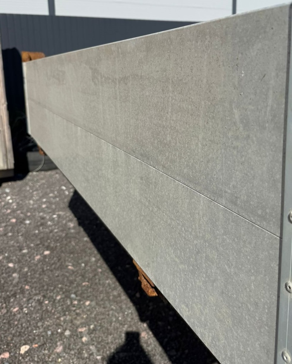 На фото представлены борта без анодированного покрытия, в эксплуатации 10 лет.