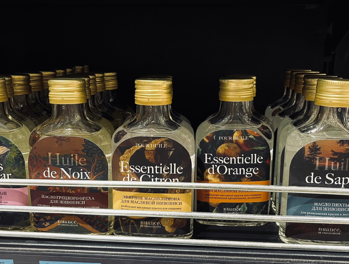 Вот они, слева-направо: масло грецкого ореха, эфирное масло лимона, эфирное масло апельсина, масло пихты 