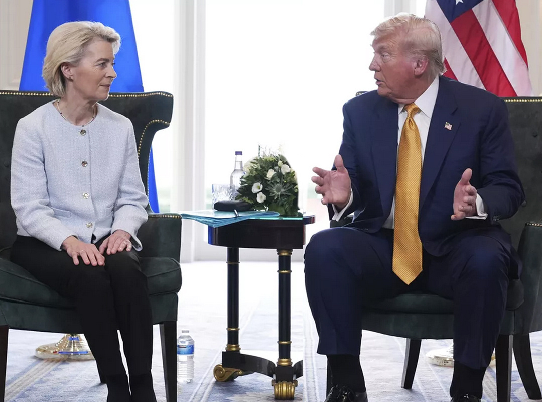 used image: Donald Trump and Ursula von der Leyen during a meeting at Trump Turnberry, Scotland (©AP Photo / Jacquelyn Martin)