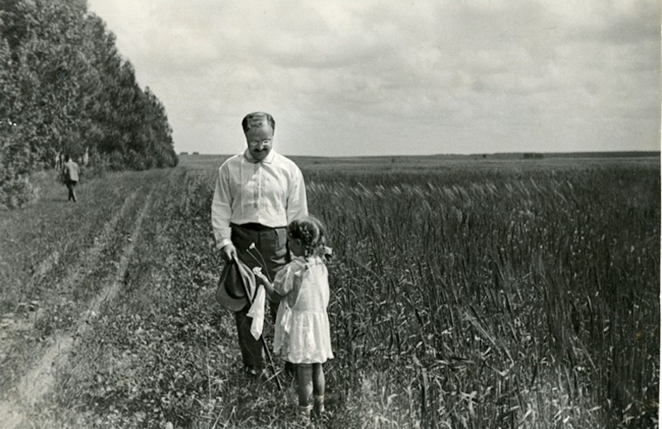 Молотов и дочка Светлана на даче летом 1934-го г.