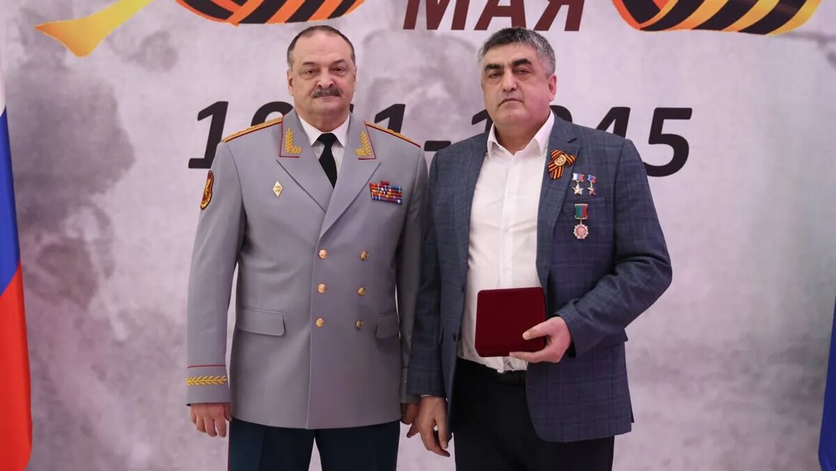   @melikov05 / Telegram- Архивное фото. Глава Дагестана Сергей Меликов и генерал-лейтенант Эседулла Абачев