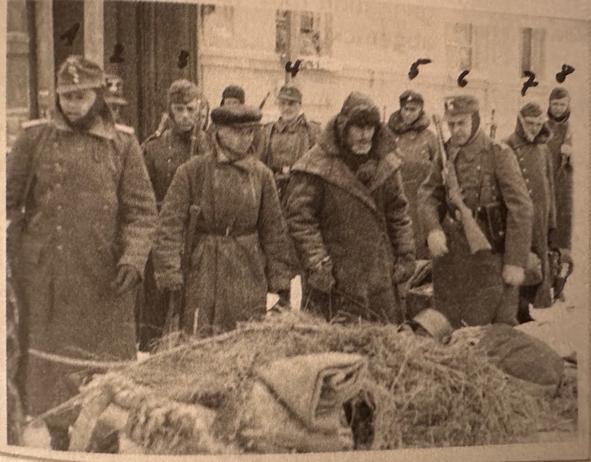 Служащие зондеркоманды 7a.