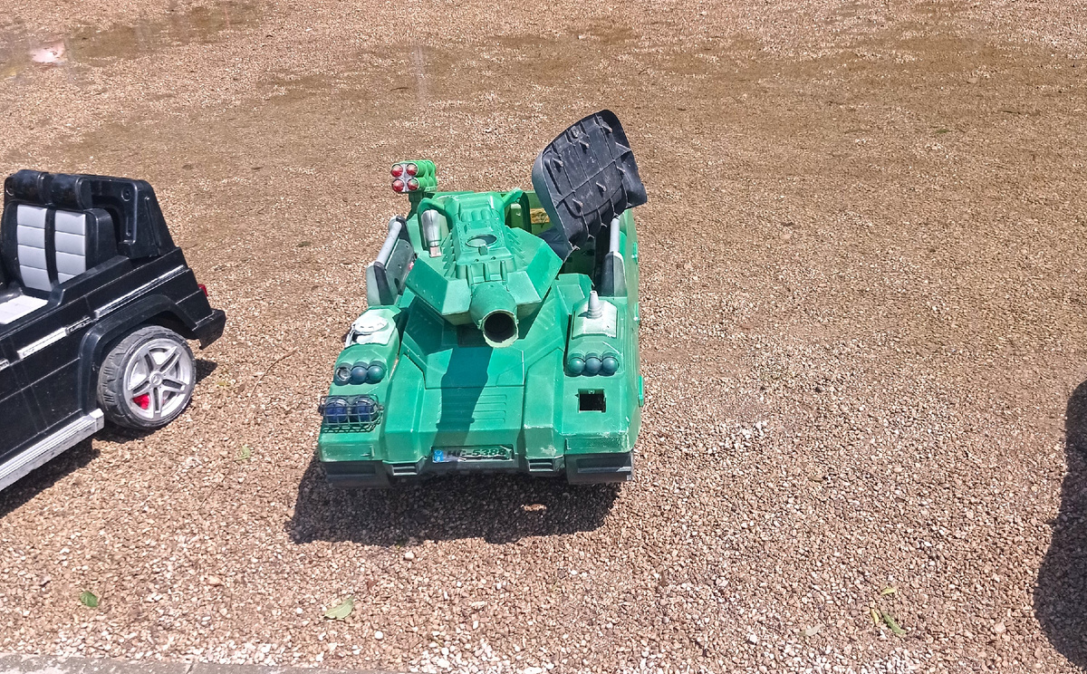 Детский танк в Приморском парке