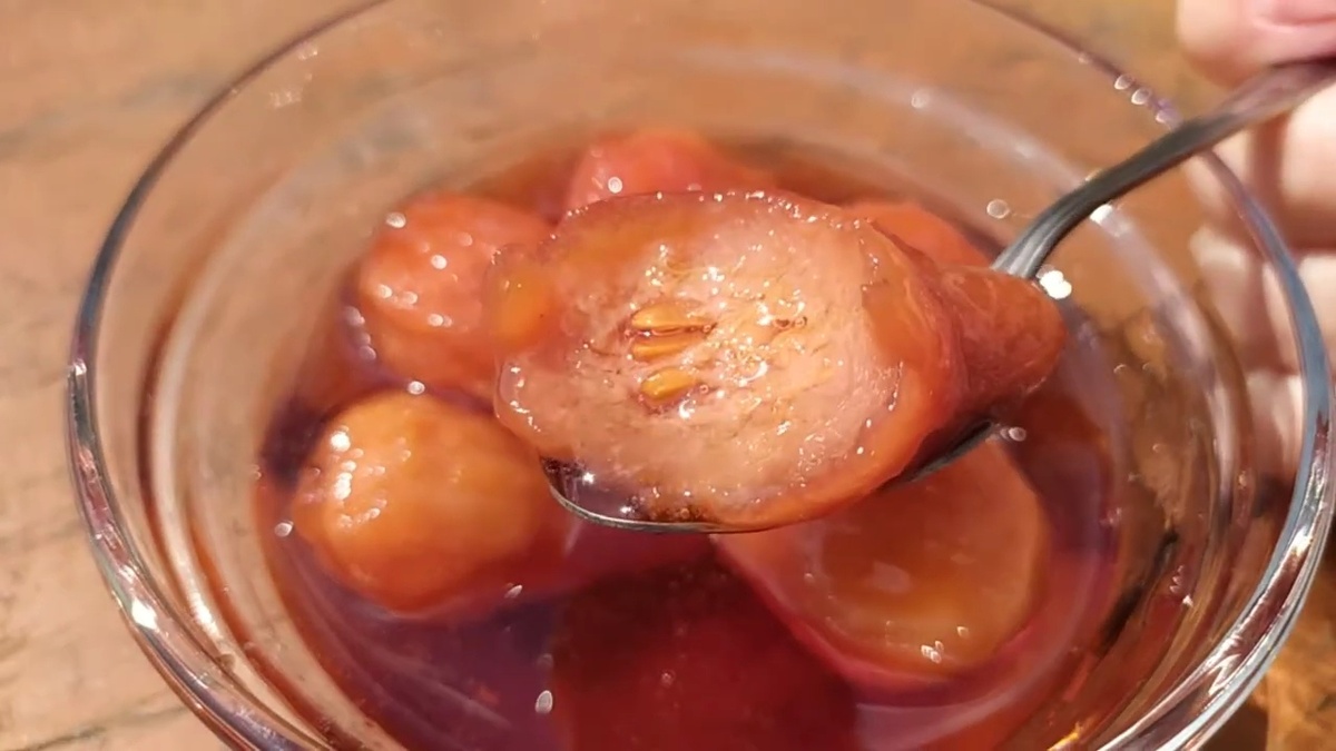 Груша внутри