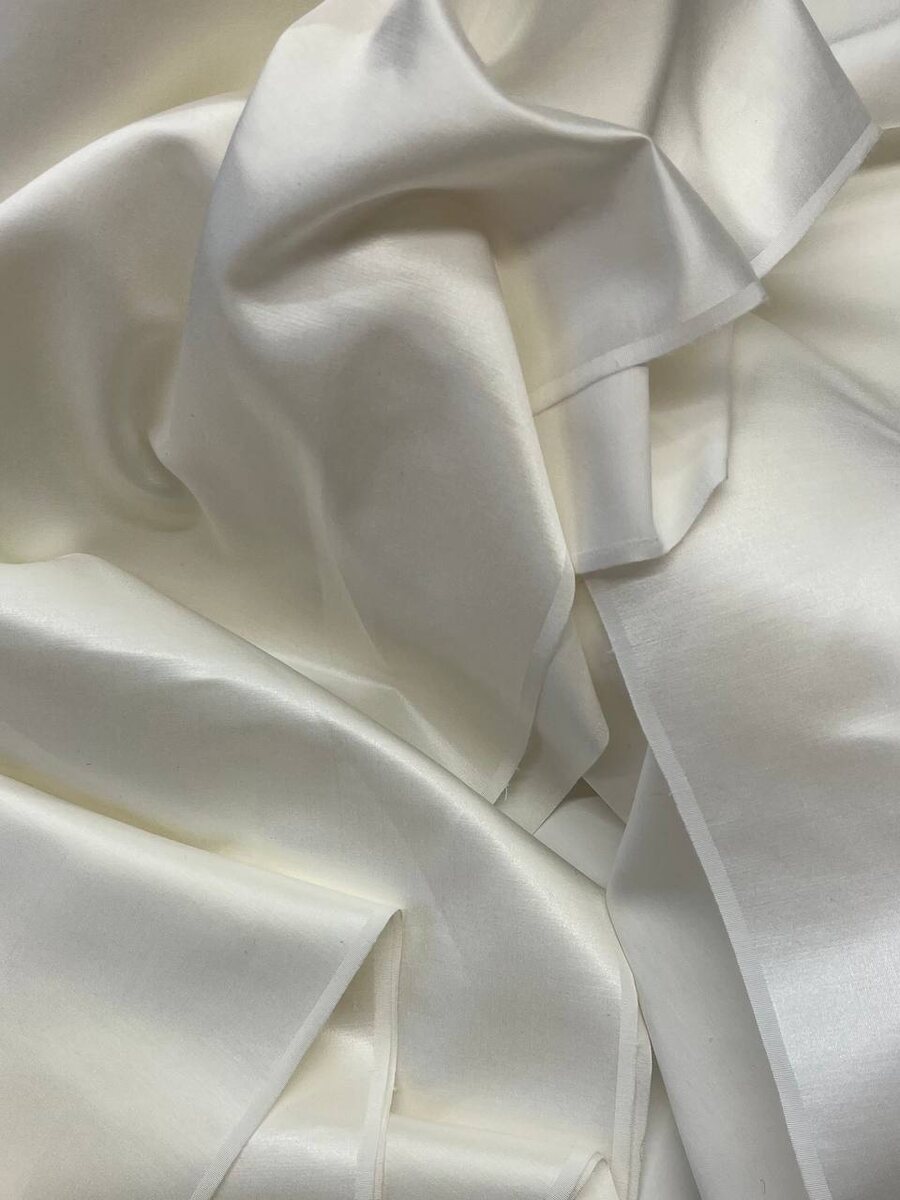 шелк 65% хлопок 35%
Ширина: 141 см 
Артикул: 2400709
Цена: 1980₽/м 