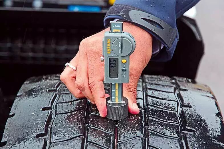 Фото заимствовано - https://kasheloff.ru/photos/minimalniyy-ostatok-protektora-na-letney-rezine/61