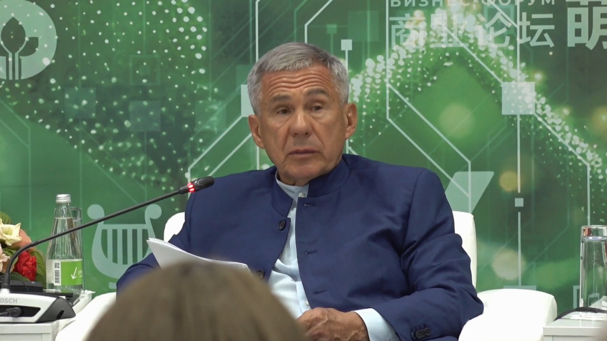 раис РТ Рустам Минниханов
фото: скриншот трансляции с сайта rebusforum.ru