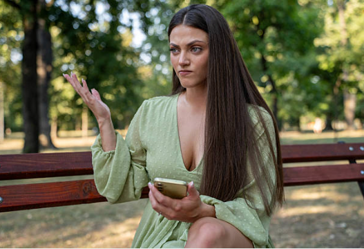 - Ну вообще, это дача моего брата. Имею право отдыхать тут, когда захочу, - заявила сестра мужа