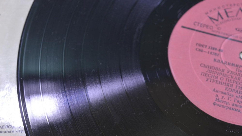    Что случилось с легендарной МЕЛОДИЕЙ СССР и почему о ней забыли