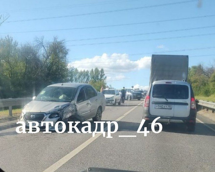     В Курской области 74-летний водитель пострадал в тройном ДТП