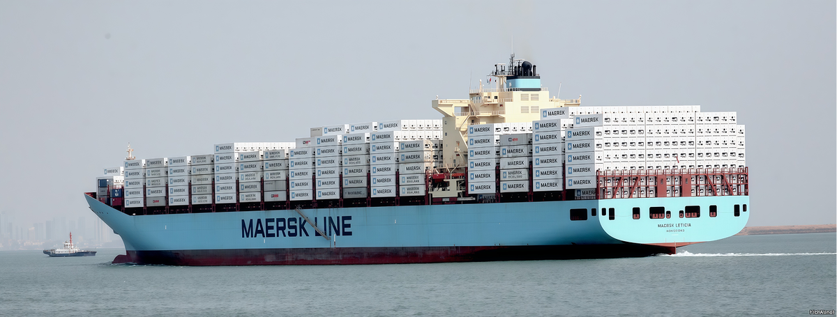 Контейнеровоз Maersk с рефконтейнерами