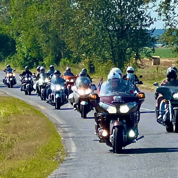     Мотопробегом представителей «Культурных столиц» России и Республики Беларусь отметили 80-летие Великой Победы