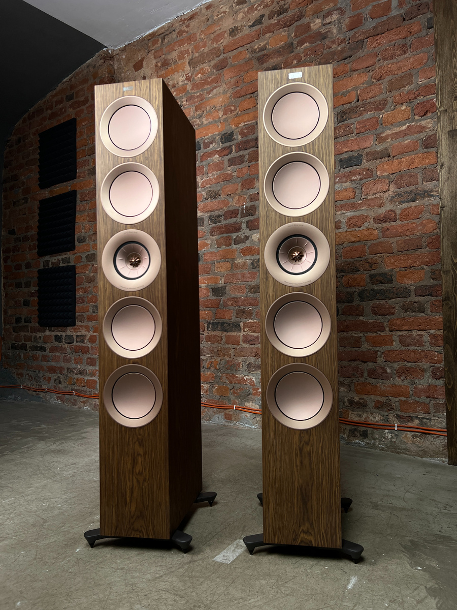 KEF R11 Meta
