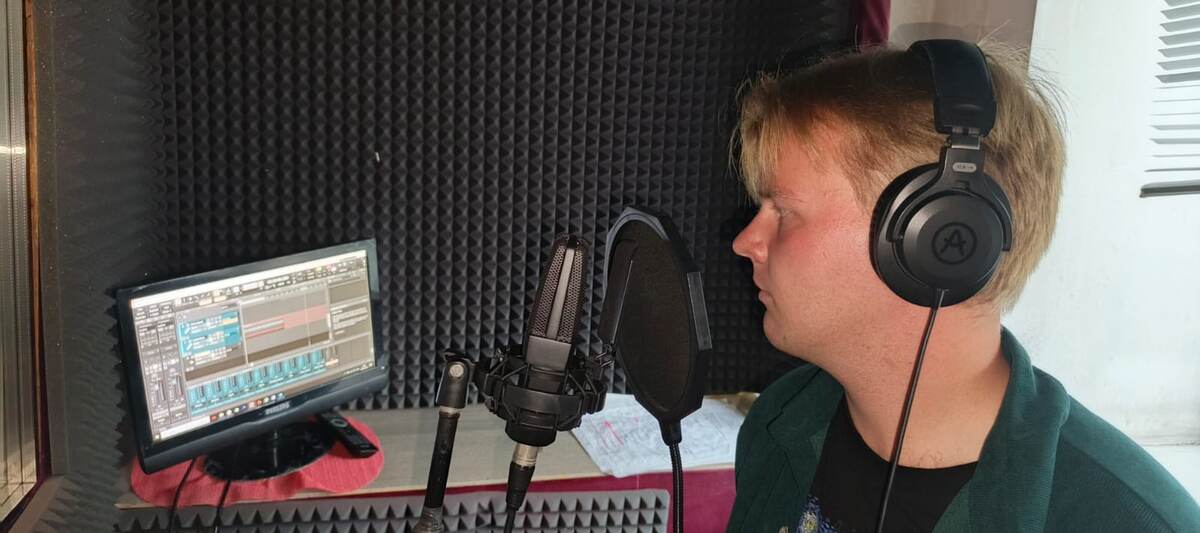 Вадим мне не отказал в просьбе: на всякий пожарный записать одну партию: мало ли чё?