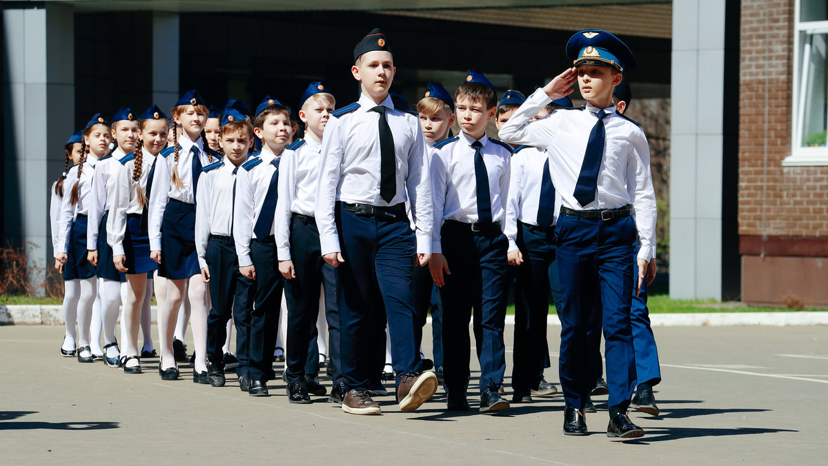 Смотр строя и песни в российской школе. Источник: sosh-1.ru