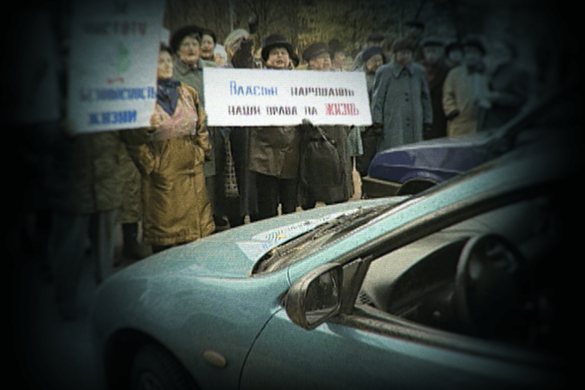 В "Черкизон. Ад и Рай новой России" вошло много оперативной хроники. @ Кадр из сериала / Okko