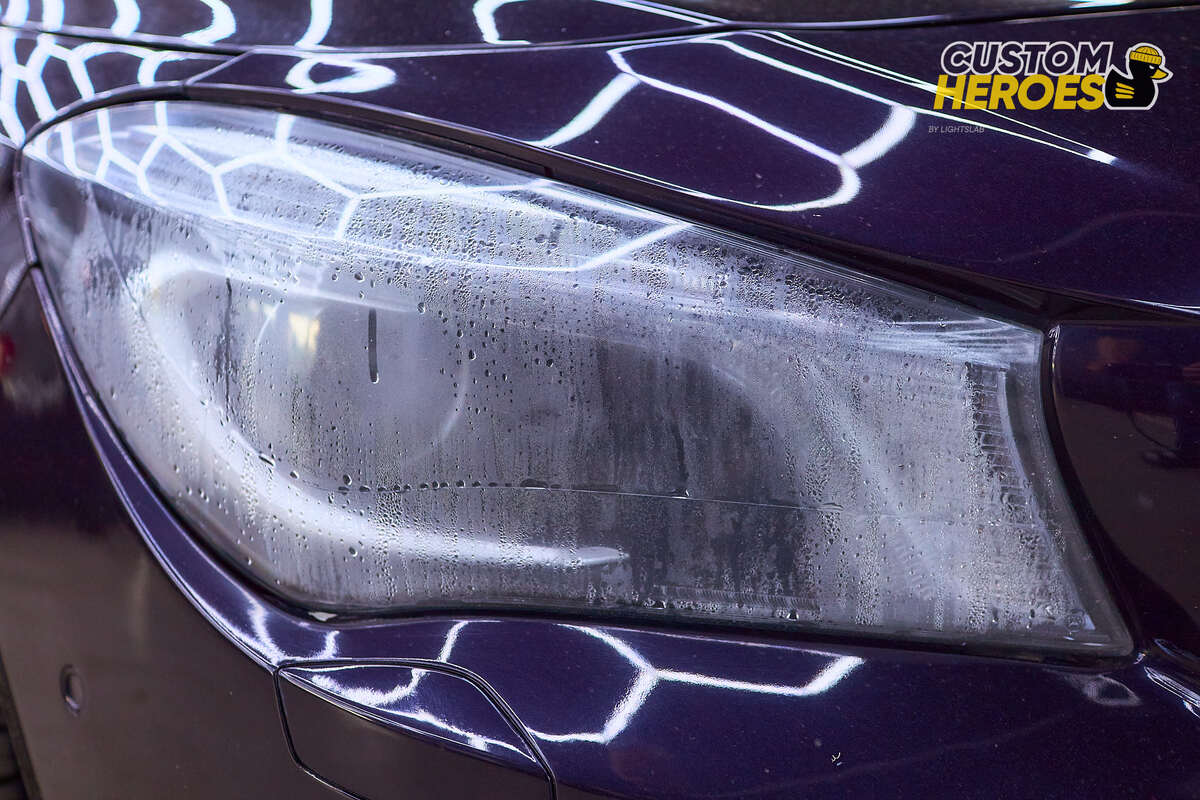 Источник изображения https://custom-heroes.ru/raboty/vid-uslugi/avtosvet/nashi-raboty/mercedes-benz-vosstanovlenie-optiki-posle-zapotevaniya-i-nekachestvennogo-remonta/