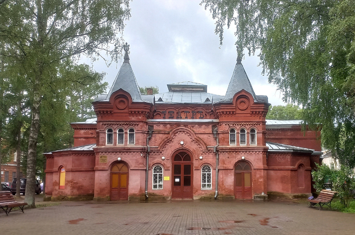 Здание отреставрировано. Перерыв в работе театра был с 1941 по 61 год, в годы войны располагался госпиталь. Сейчас здесь Дом Культуры, на сцене которого по-прежнему ставят пьесы. 