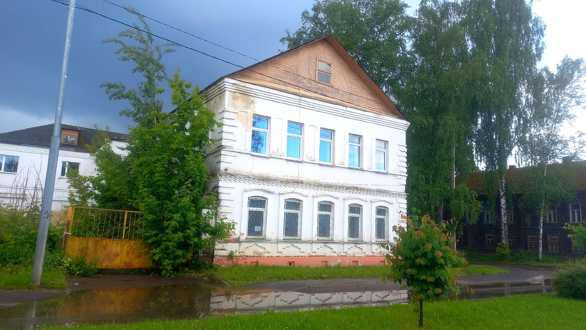 Листайте. Если дом нашел нового хозяина, то он выглядит уже привлекательно. 
