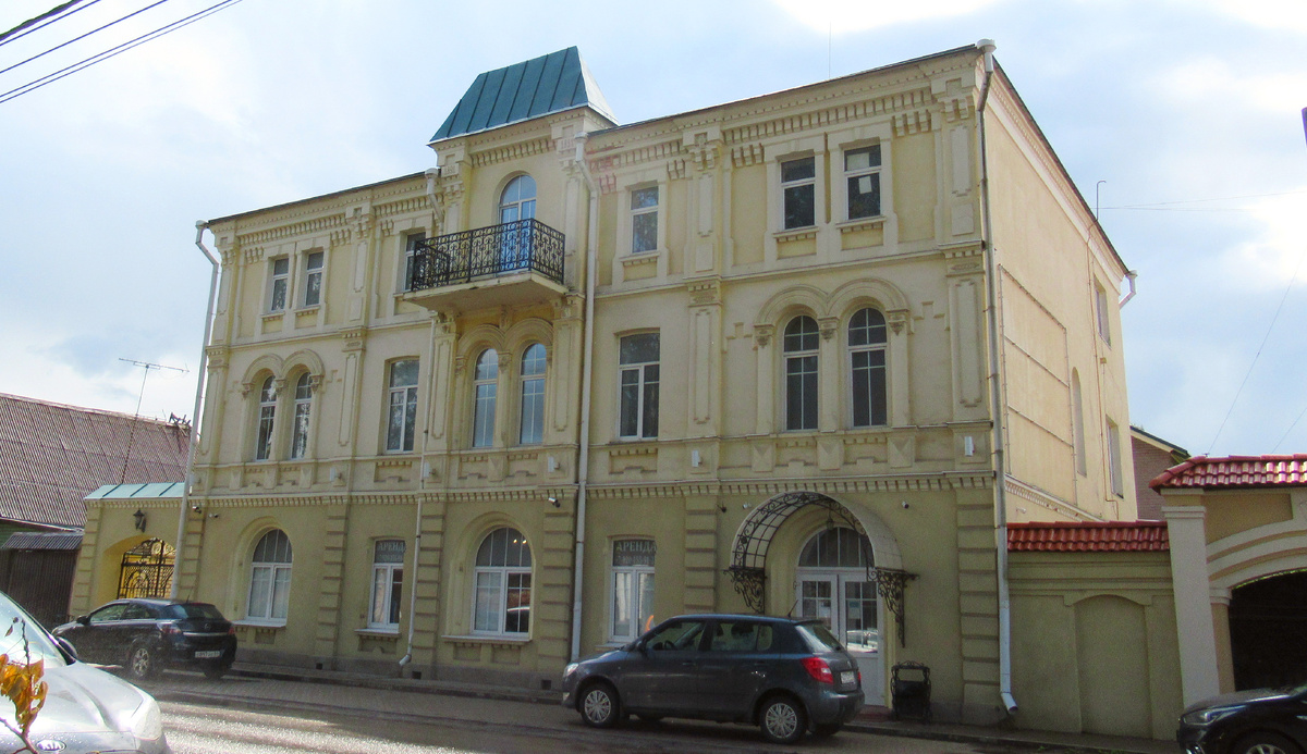 Сейчас здесь офисы и салоны красоты. 