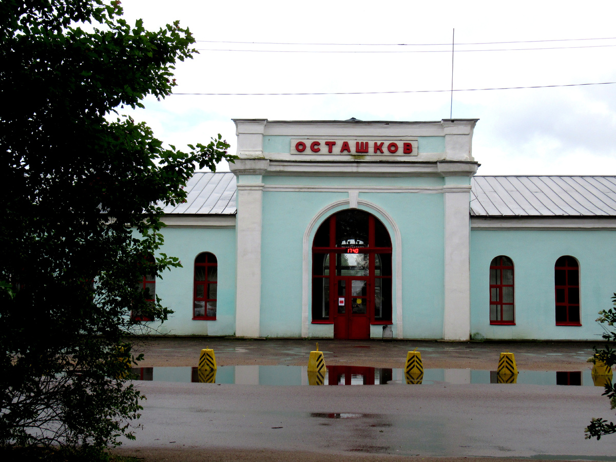Листайте. В Осташкове запущен ретропоезд, весьма любопытное действие. 