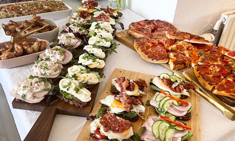 Что едят за новогодним столом в разных странах: 12 примеров