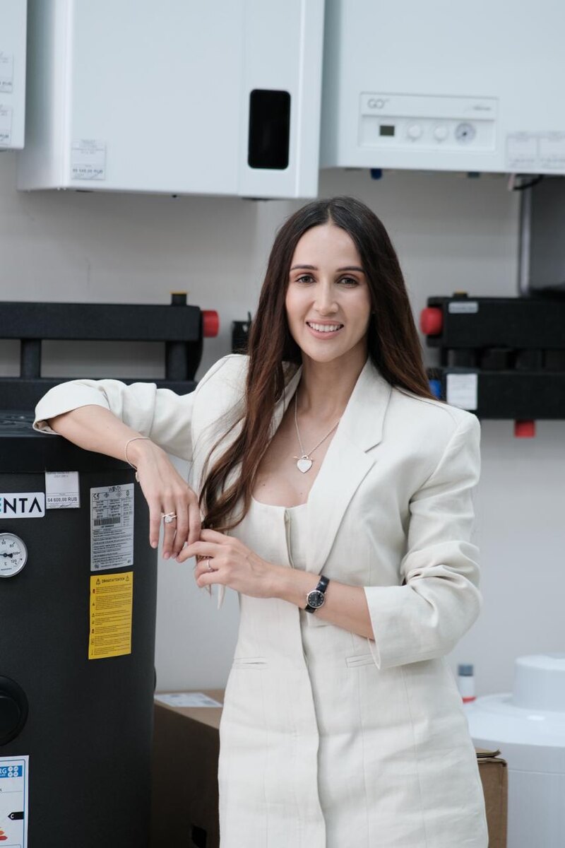 Юлия Гасратова: "Мужчины чаще держатся за одно проверенное решение, а я всегда искала, пробовала, меняла. И в непростые времена это качество особенно помогает."