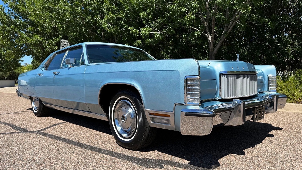 Lincoln Continental Town Car 1974 года