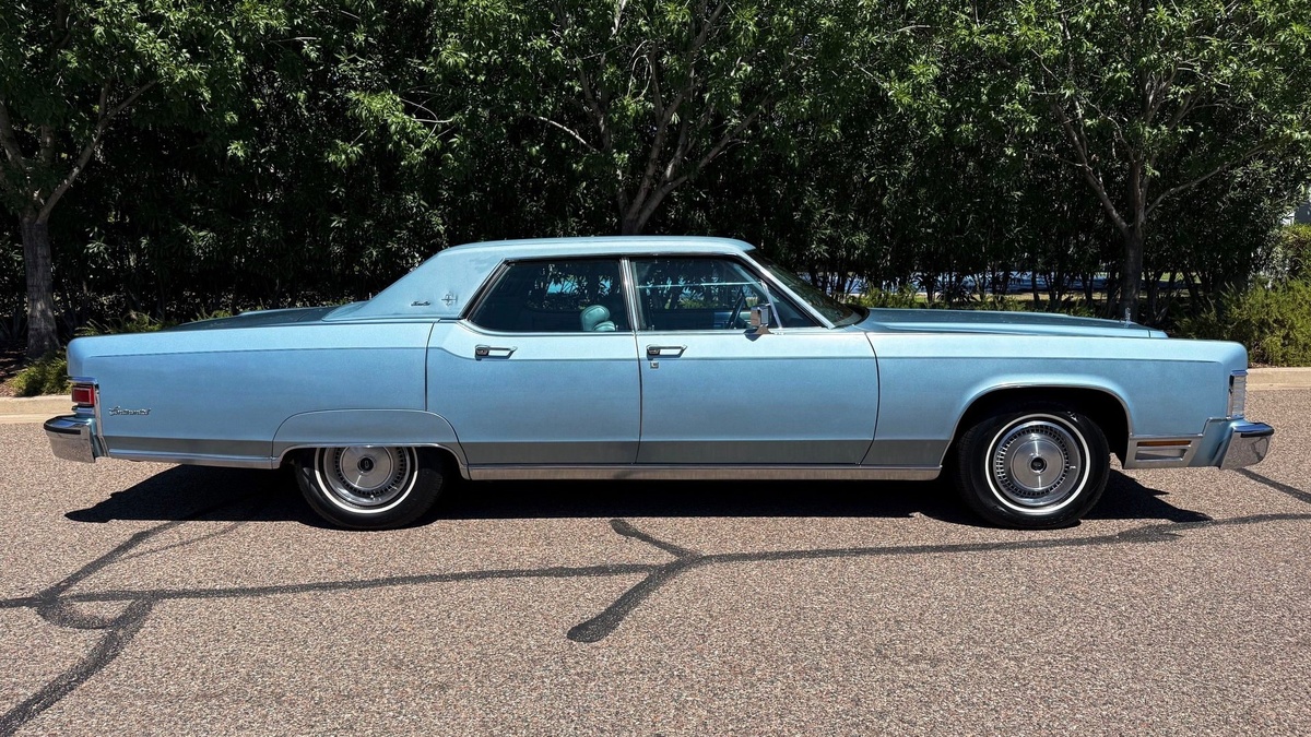 Lincoln Continental Town Car 1974 года