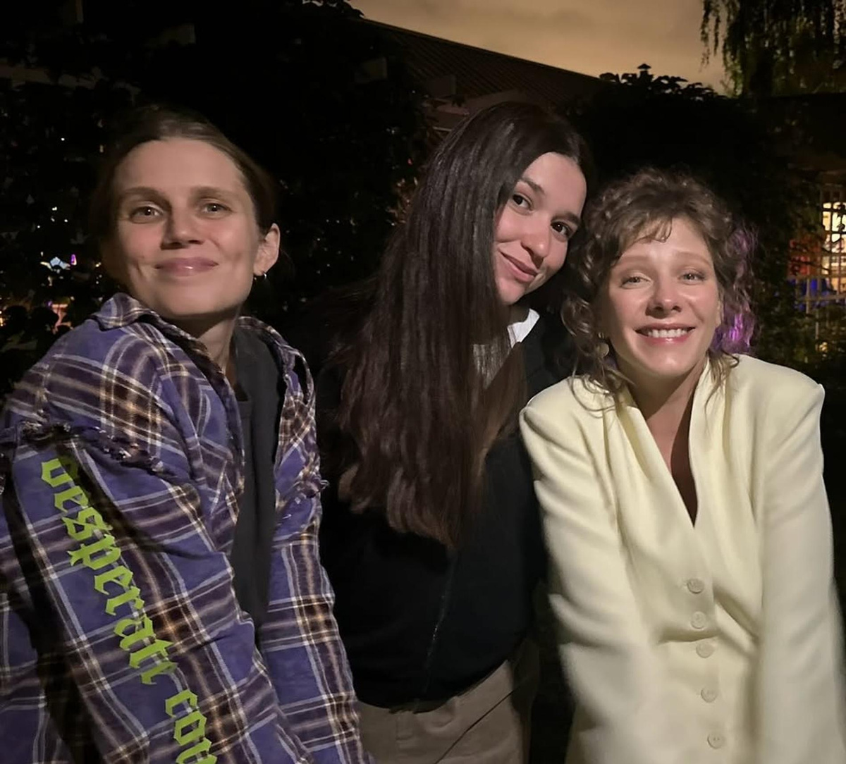     Дарья Мельникова, Дарья Бондаренко и Лиза Арзамасова сейчас. Фото: Инстаграм* @liza_arzamasova