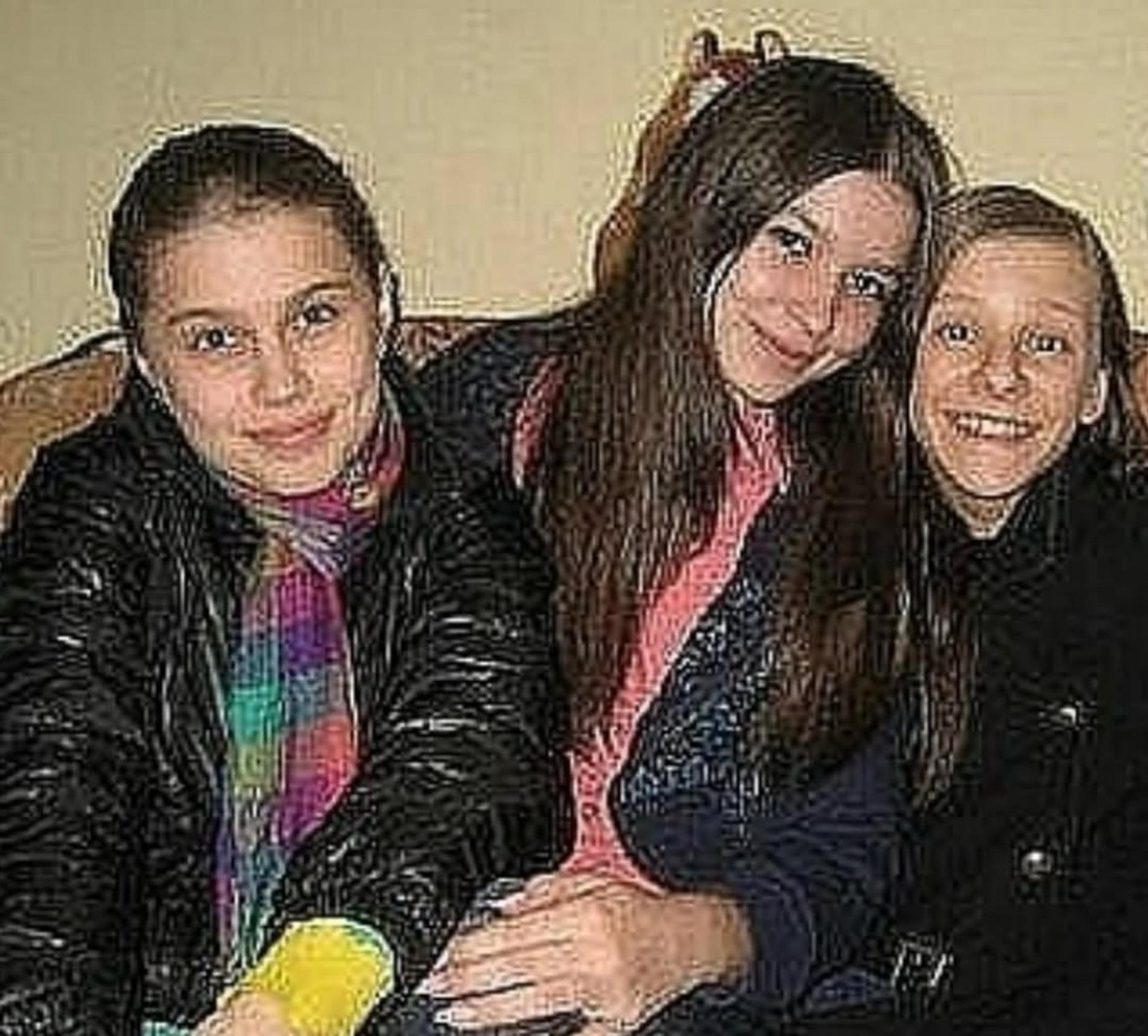     Дарья Мельникова, Дарья Бондаренко и Лиза Арзамасова 20 лет назад. Фото: Инстаграм* @liza_arzamasova