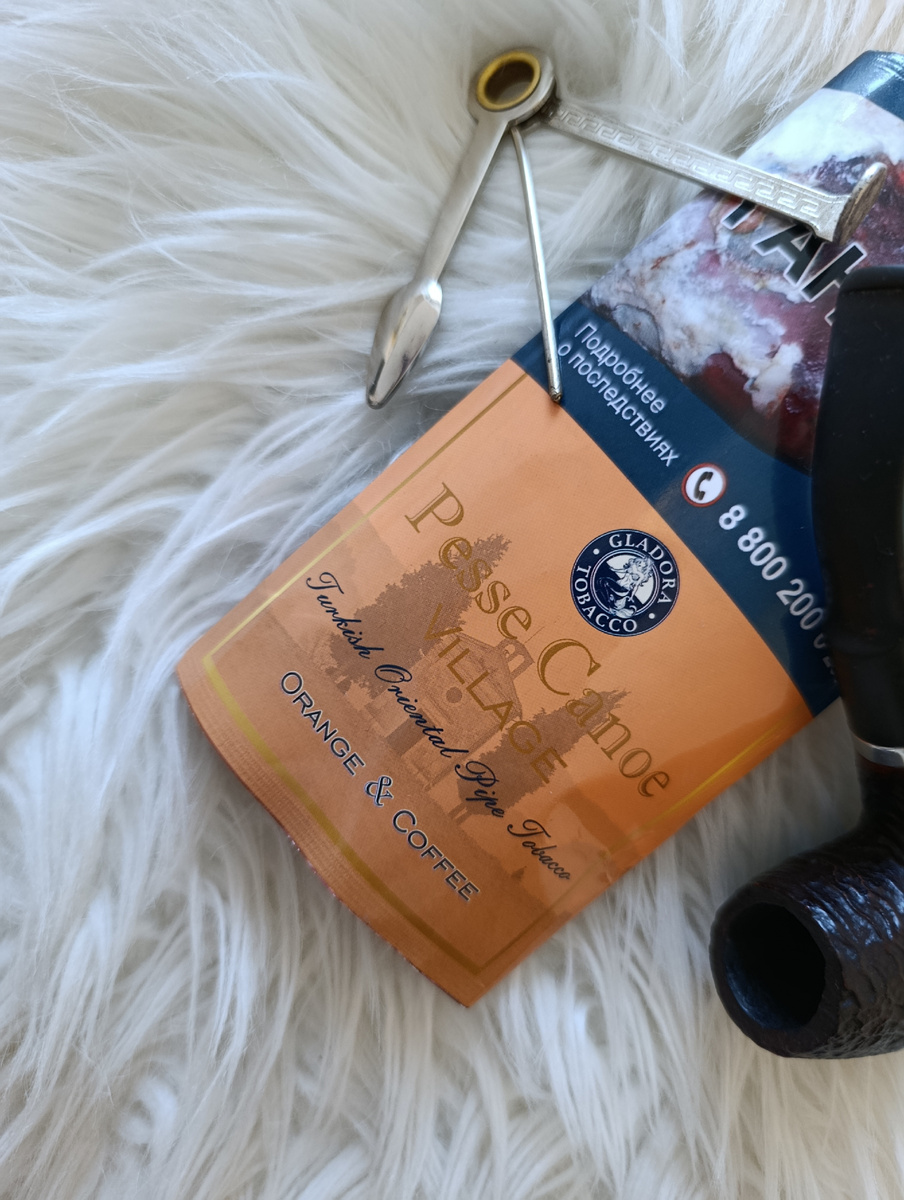 Pesse Canoe Pipe Tobacco
