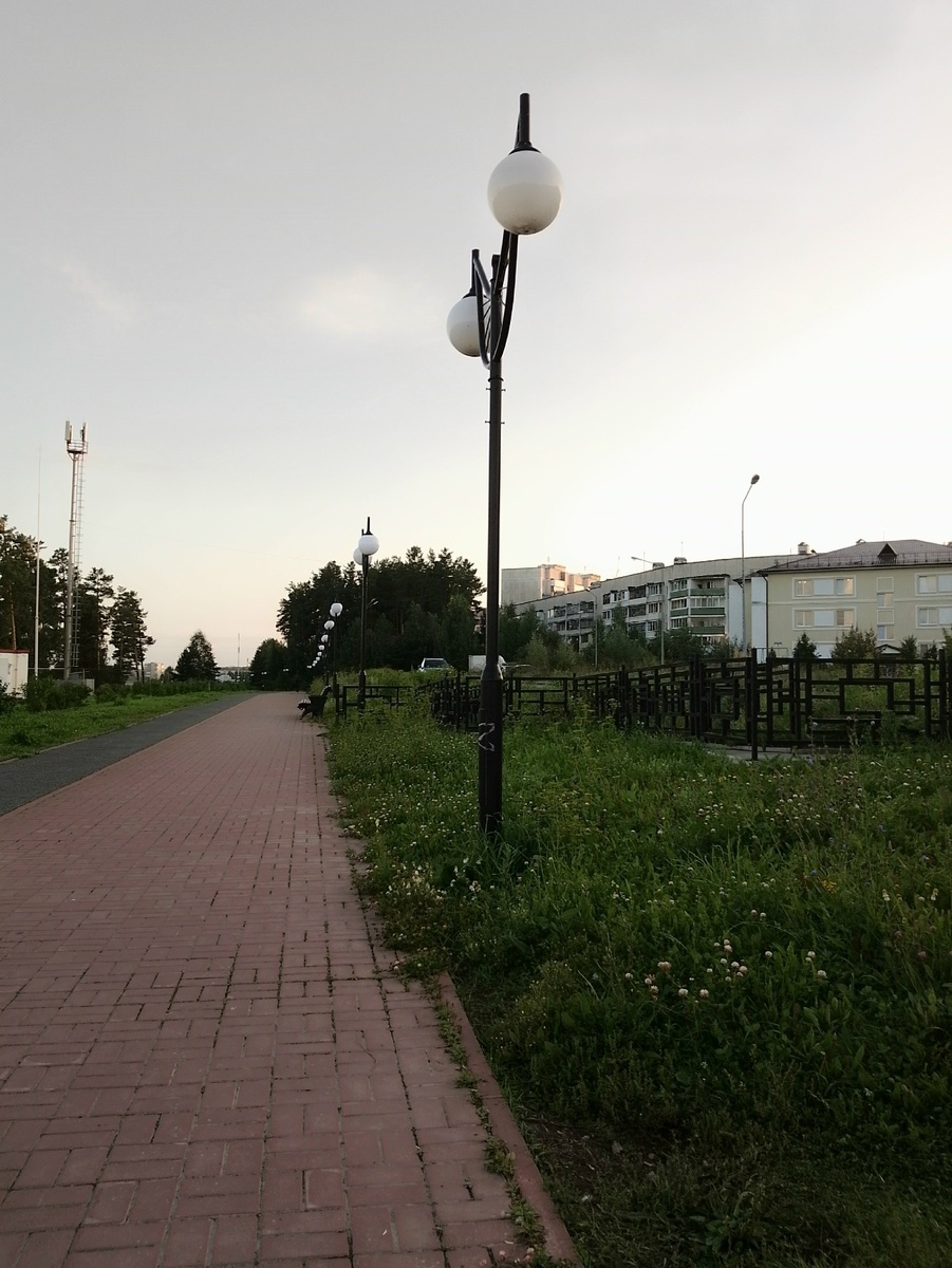 Приятно прогуляться по такой дороге