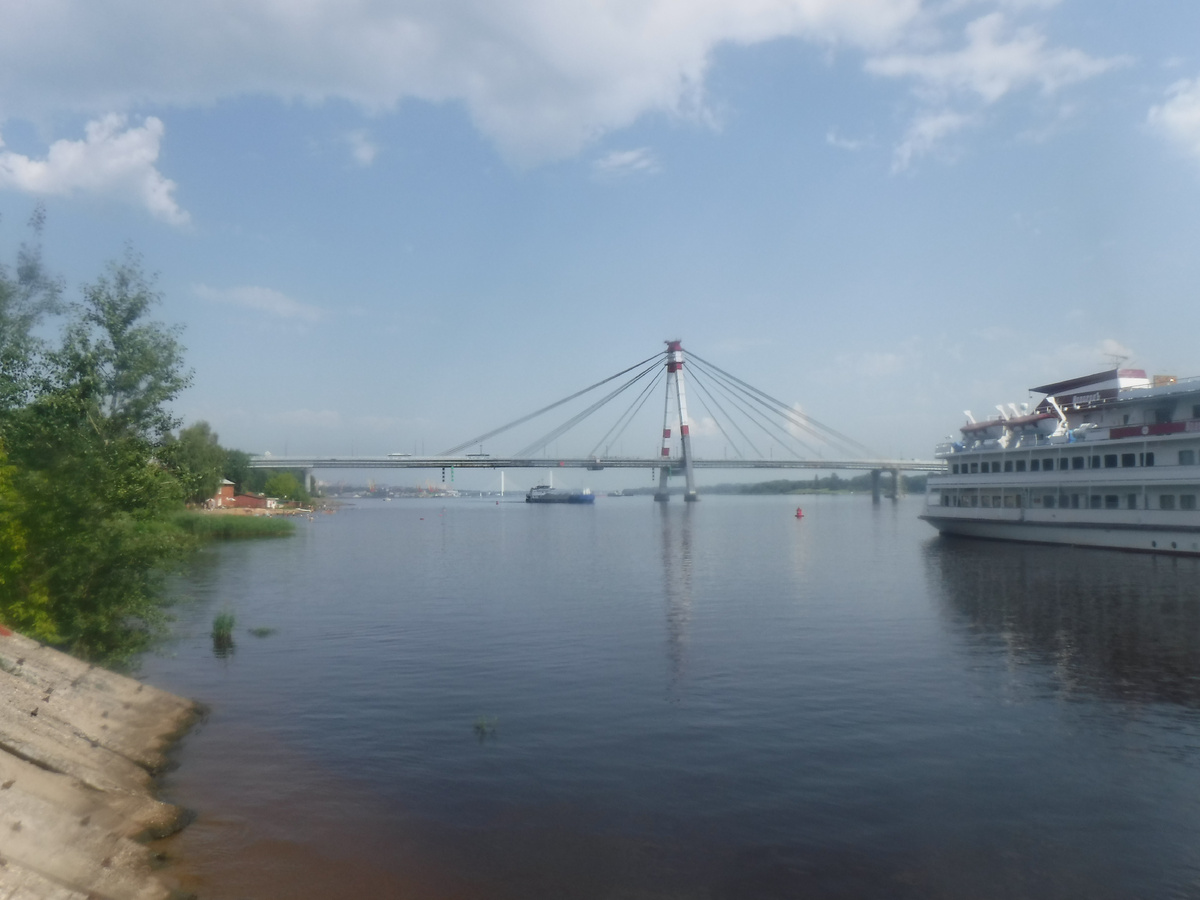 Октябрьский вантовый мост.