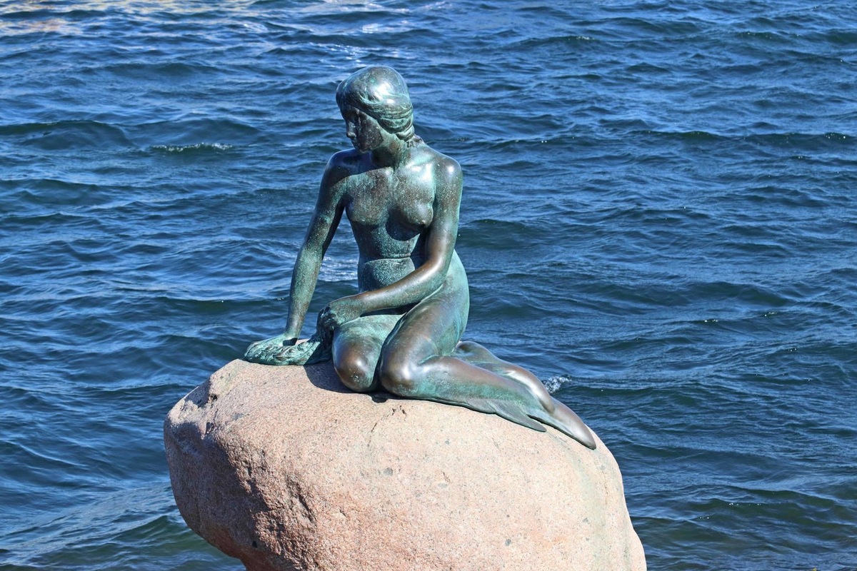    Скульптура «Маленькой русалки» в Копенгагене. pabtravel /Alamy / скриншот с сайта The Guardian